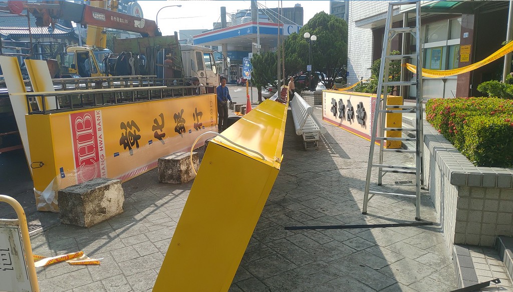 JAY招牌設計師正在設計逢甲餐廳招牌