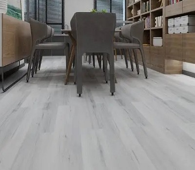 南投防焰塑膠地板：健身房地墊與地板結合