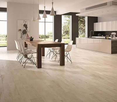 南投木紋塑膠地板：人字拼風格設計